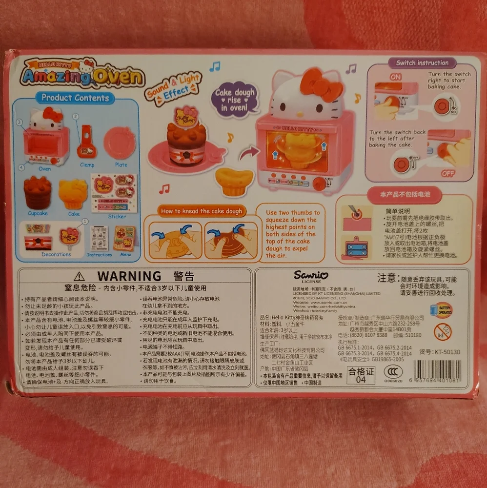 EXCLUSIVE - Hello Kitty Amazing Oven Playset - Picture 4 of 13